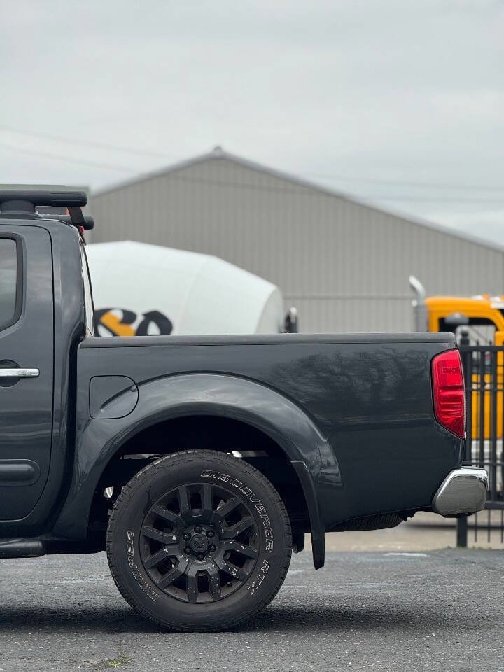 Used 2011 Nissan Frontier SL w/ Moonroof Pkg image 15