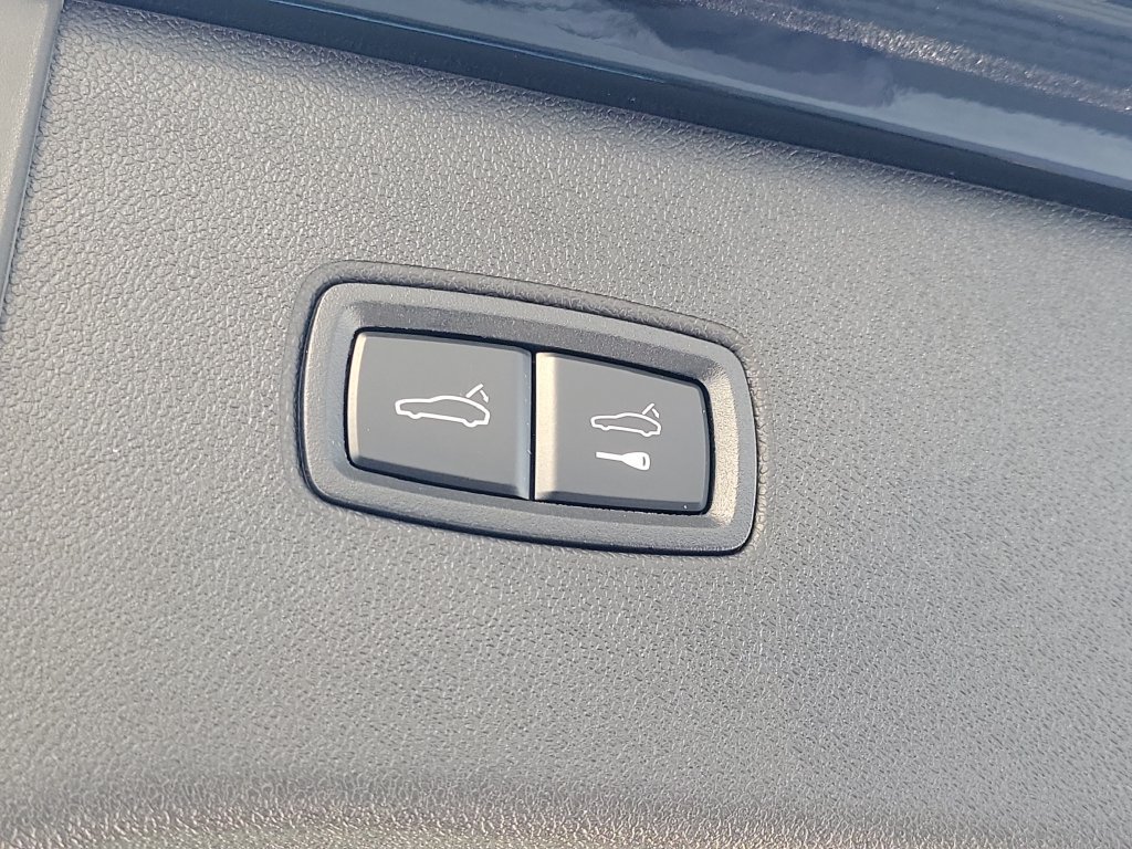 Certified 2026 Porsche Cayenne AWD/4WD image 18