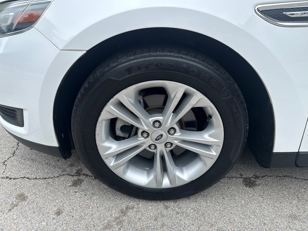 Used 2017 Ford Taurus SE FWD image 14