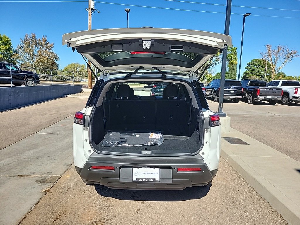 New 2025 Nissan Pathfinder S image 13