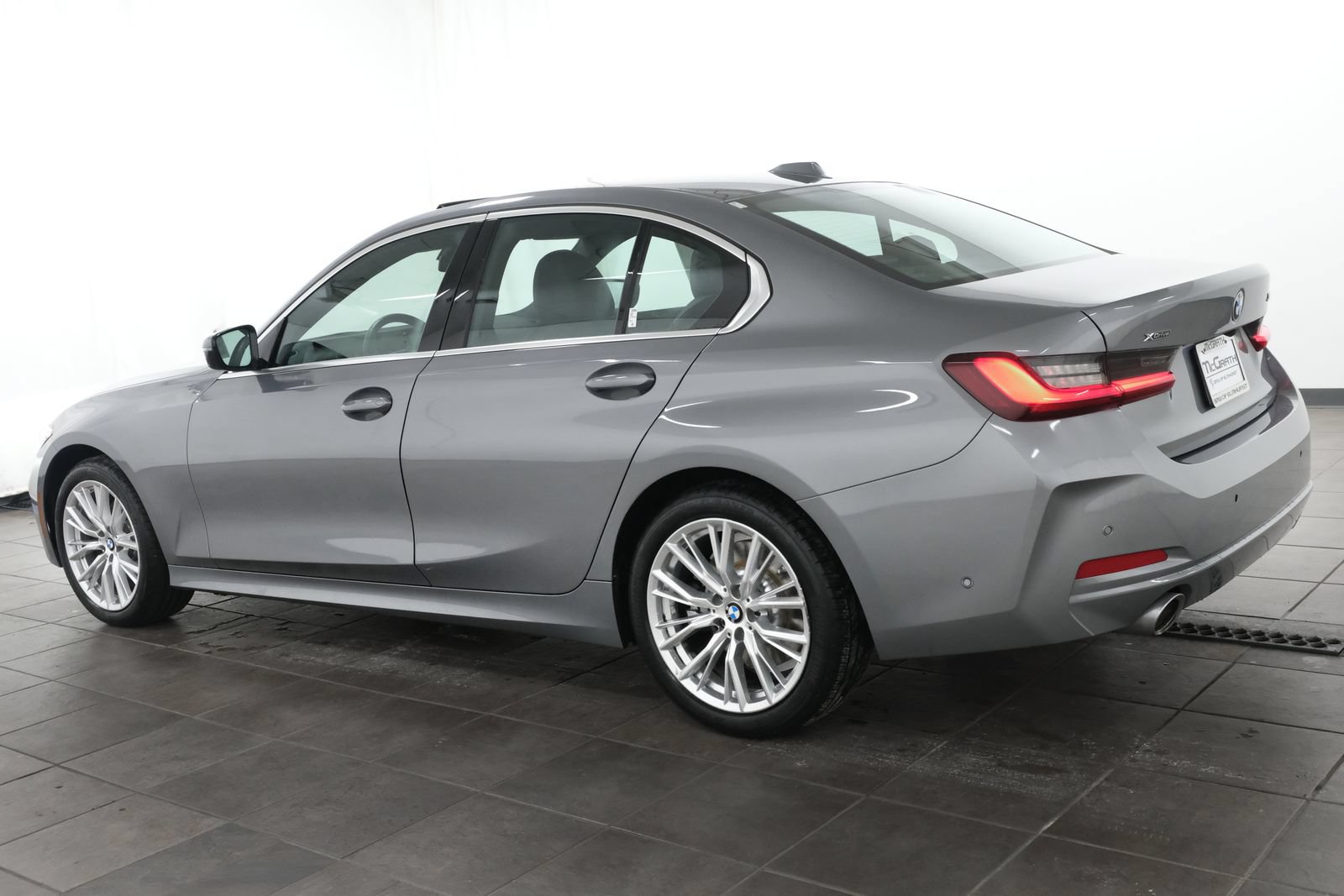 Used 2024 BMW 330i xDrive Sedan w/ Premium Package AWD/4WD image 3