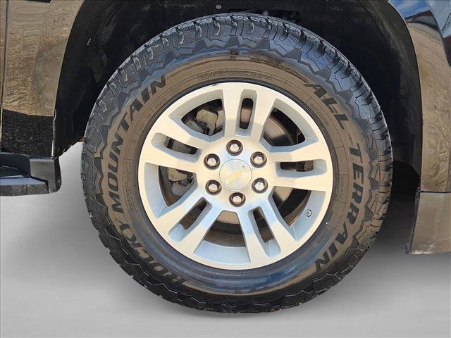 Used 2018 Chevrolet Suburban LT RWD image 22