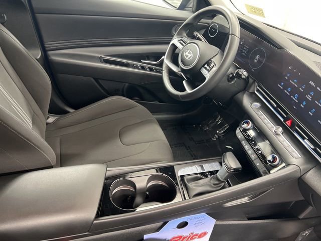 Used 2024 Hyundai Elantra SEL w/ Convenience Package image 24