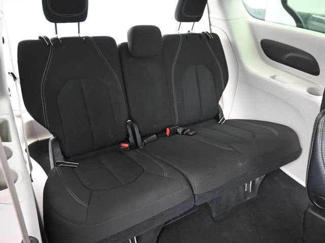 Used 2022 Chrysler Voyager LX image 9