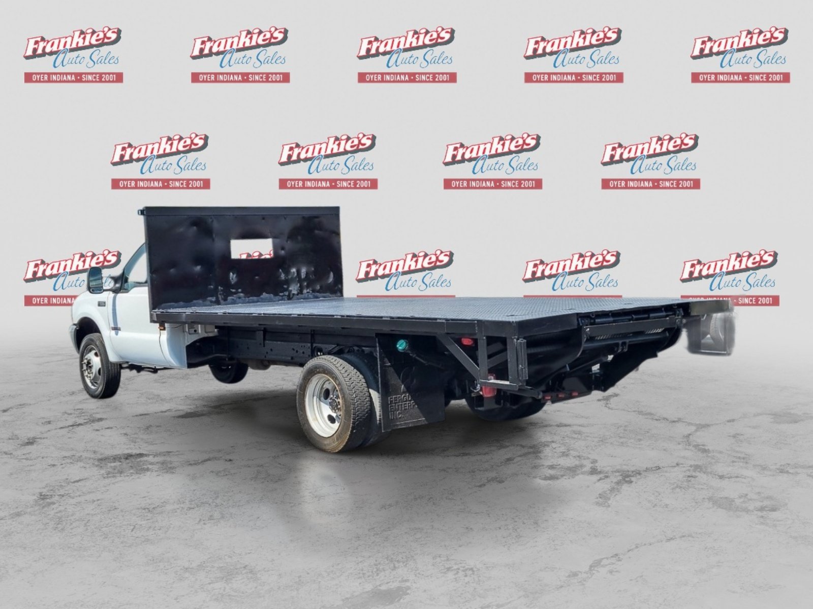 Used 2004 Ford F550 2WD Regular Cab Super Duty image 3