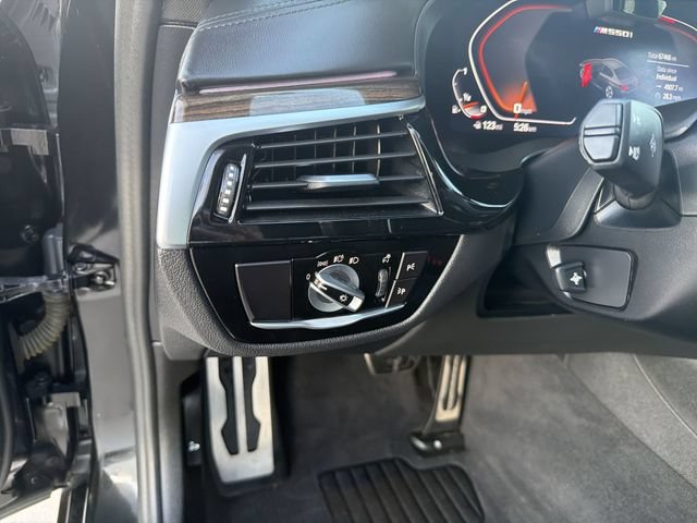 Used 2021 BMW M550i xDrive AWD/4WD image 11