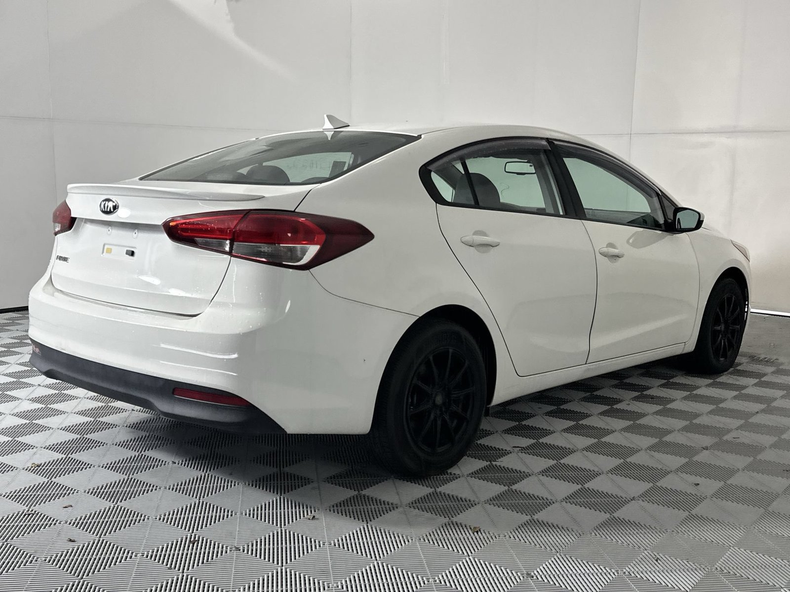 Used 2017 Kia Forte LX FWD image 8
