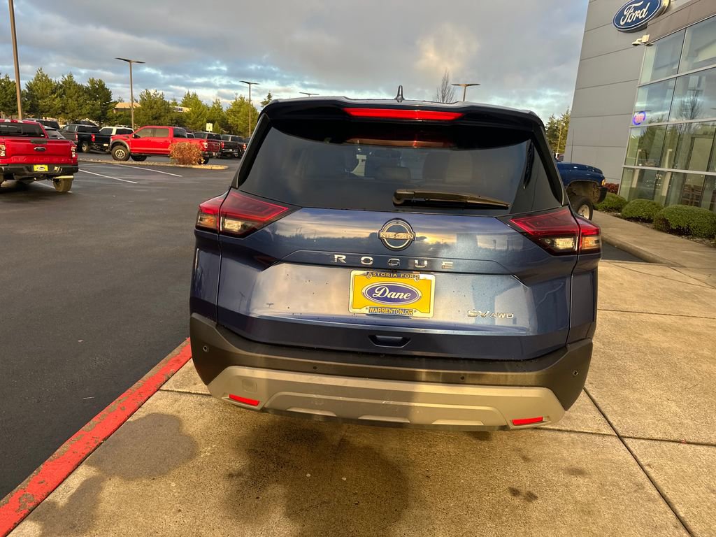 Used 2023 Nissan Rogue SV image 3