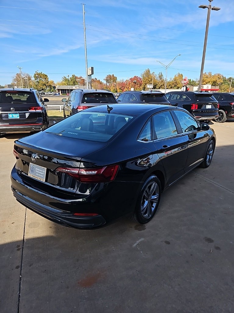 Used 2024 Volkswagen Jetta SE image 5
