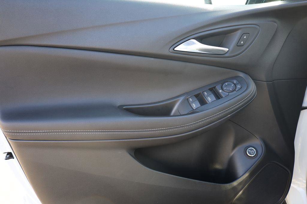 Used 2022 Buick Encore GX Select image 11