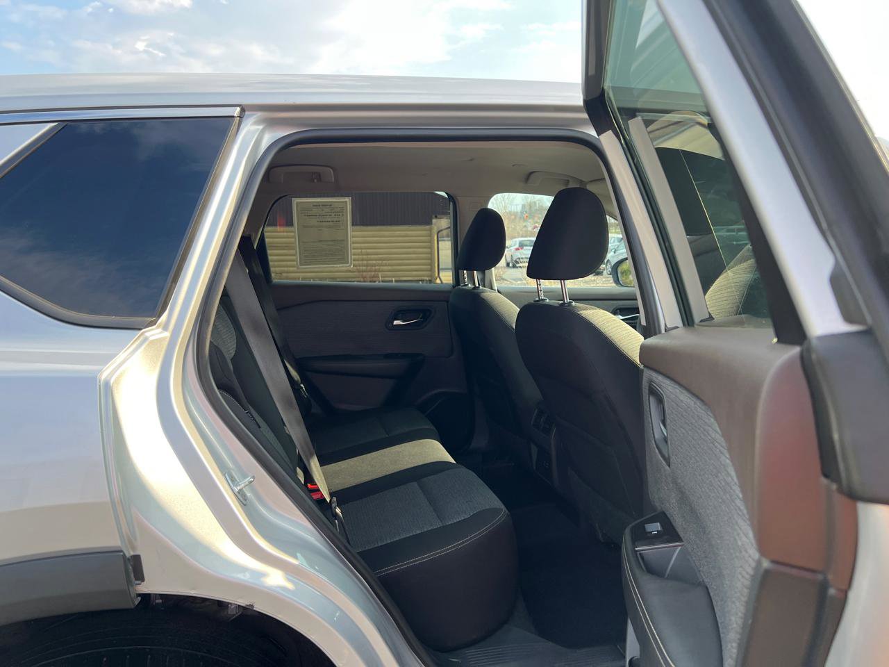 Used 2022 Nissan Rogue SV image 35