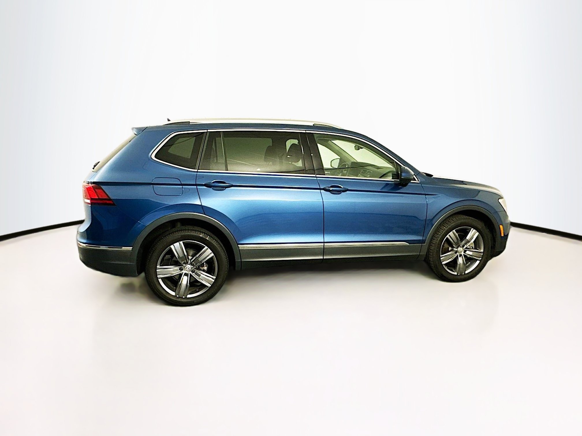 Used 2020 Volkswagen Tiguan SEL FWD image 10