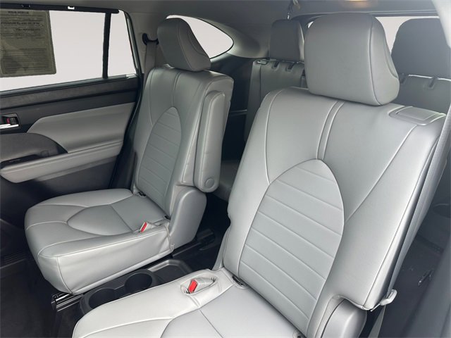 Used 2022 Toyota Highlander XLE image 13