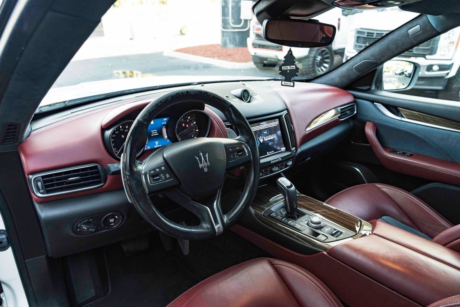 Used 2019 Maserati Levante GranLusso AWD/4WD image 23