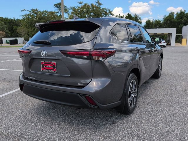 Certified 2024 Toyota Highlander XLE FWD image 4