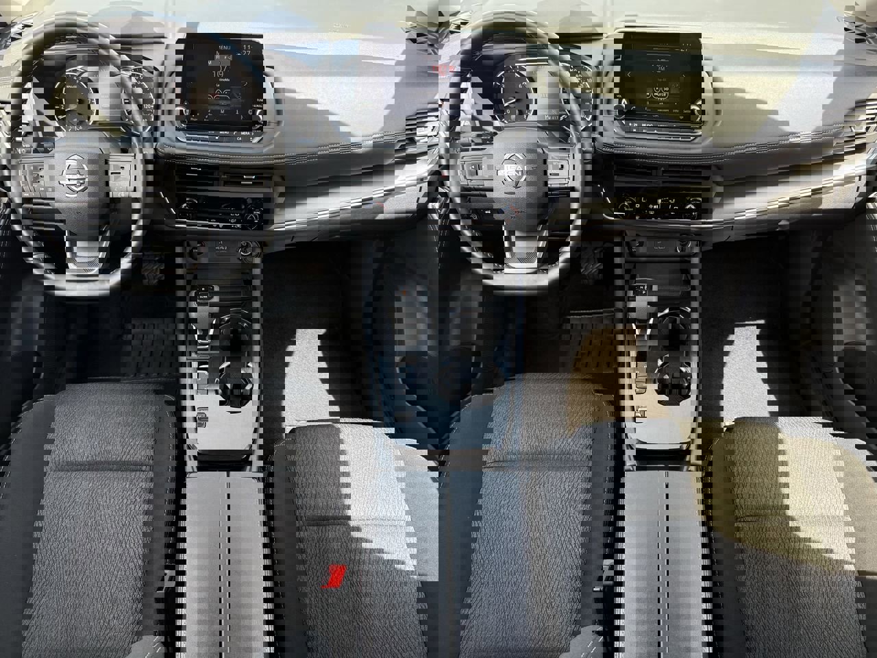 Used 2025 Nissan Rogue SV image 8