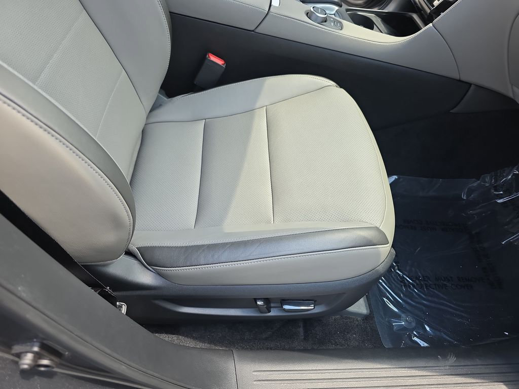 Used 2025 INFINITI QX50 Luxe w/ Accent Package AWD/4WD image 10