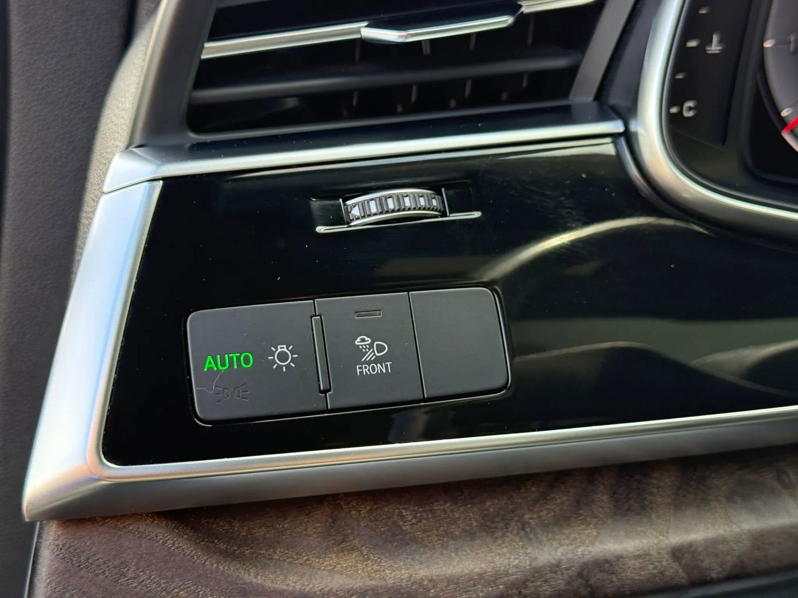 Used 2020 Audi Q8 Premium w/ Black Optic Package AWD/4WD image 32