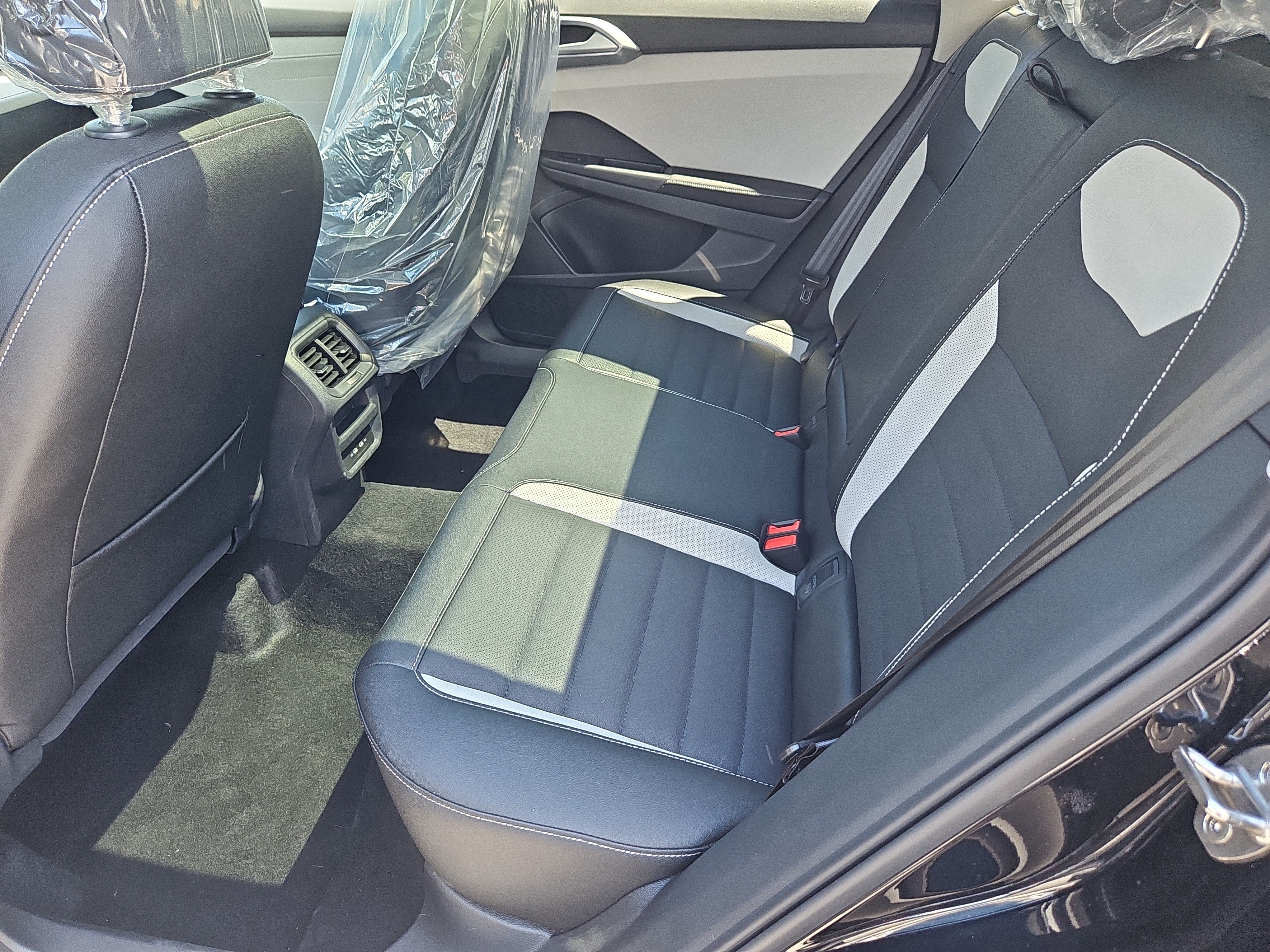New 2026 Volkswagen Taos SEL AWD/4WD image 18