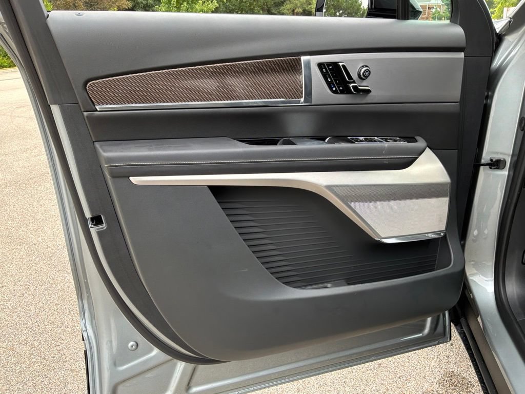 New 2027 Cadillac Vistiq Premium Luxury AWD/4WD image 21