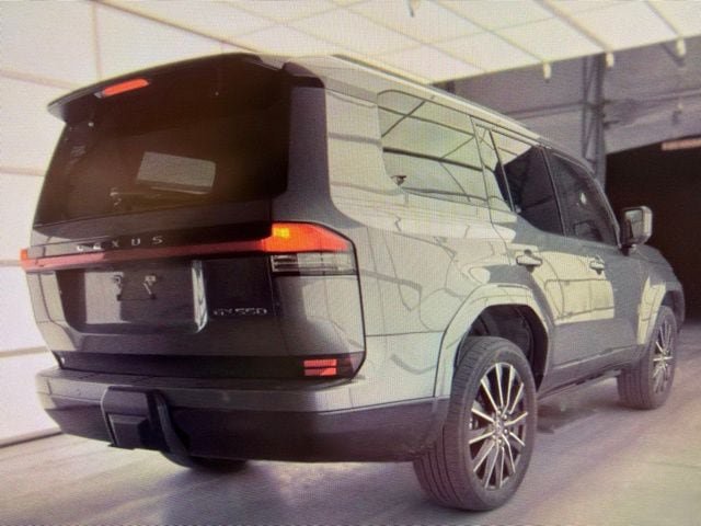 Used 2024 Lexus GX 550 w/ Accessory Package (Z1) AWD/4WD image 4