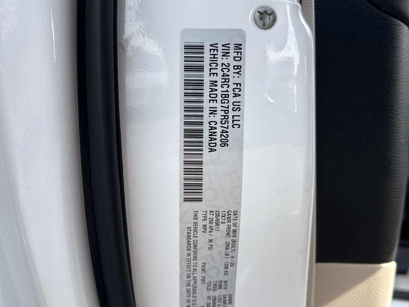 Used 2023 Chrysler Pacifica Touring-L image 33