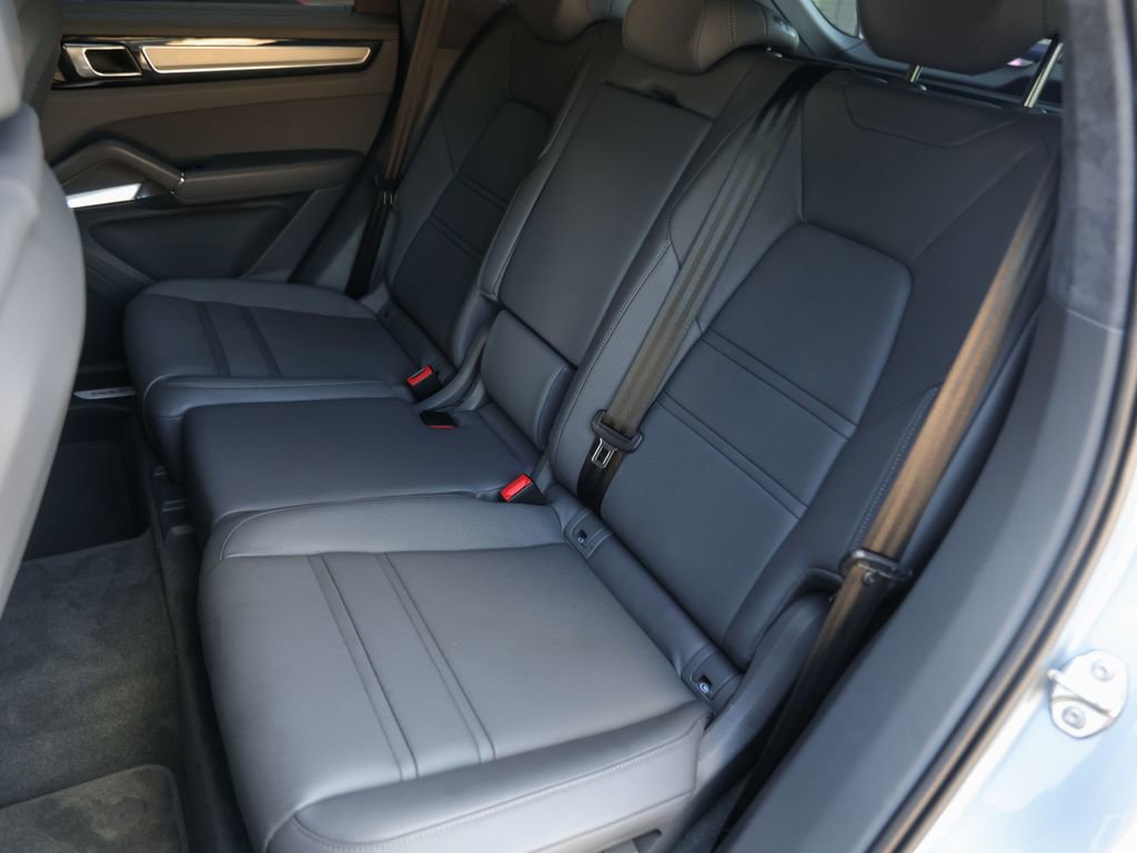 Certified 2022 Porsche Cayenne Turbo image 30