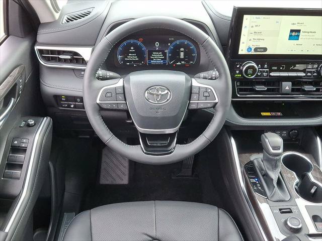 Certified 2026 Toyota Highlander Limited AWD/4WD image 23
