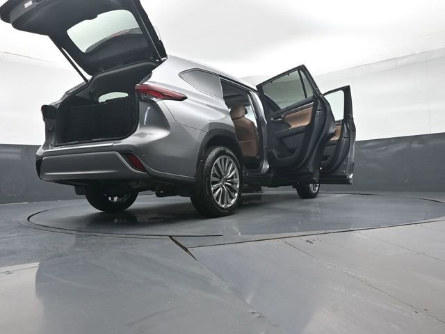 Certified 2025 Toyota Highlander XLE image 61