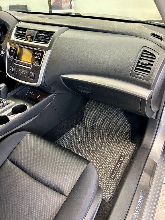 Used 2016 Nissan Altima 2.5 SR FWD image 11