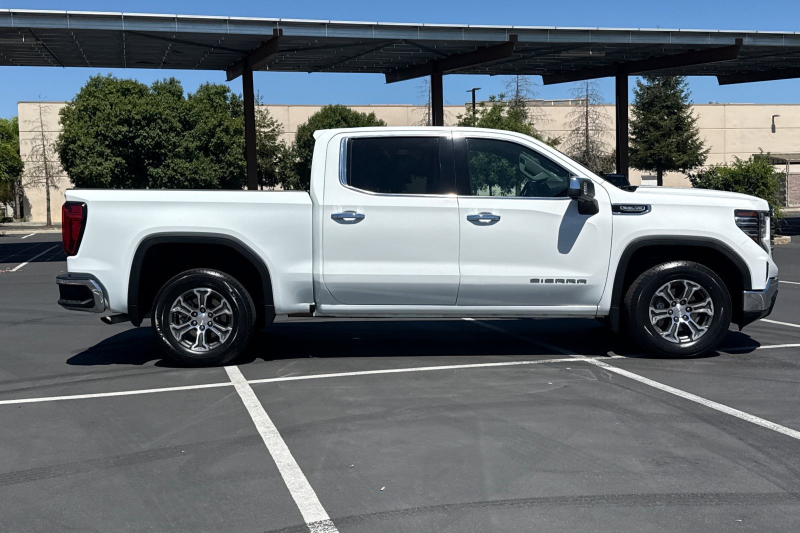 Used 2025 GMC Sierra 1500 SLT RWD image 8