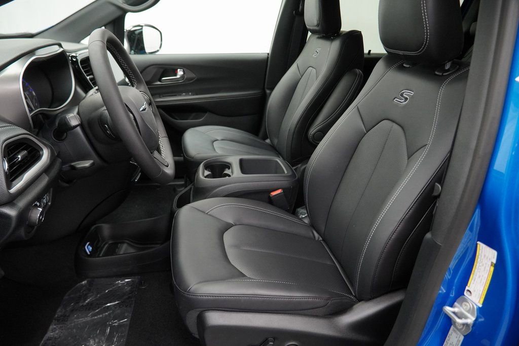 New 2026 Chrysler Pacifica Select w/ S Appearance Package image 15