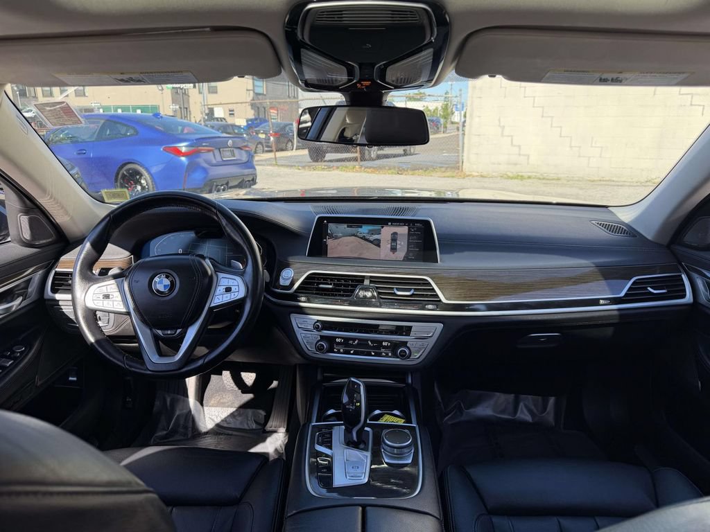 Used 2022 BMW 740i xDrive AWD/4WD image 18