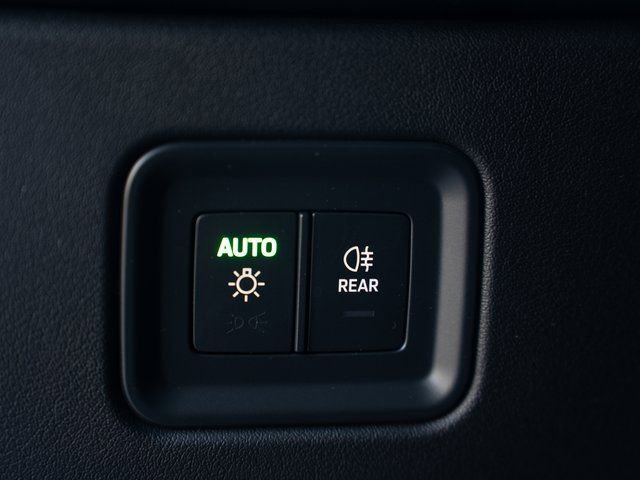 New 2026 Porsche Macan 4 Electric image 30