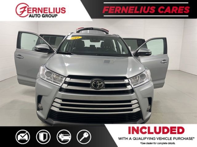 Used 2017 Toyota Highlander XLE w/ Carpet Mat Package AWD/4WD image 12