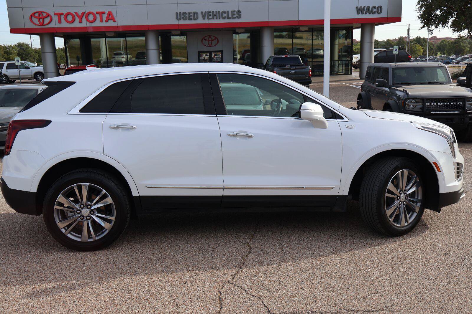 Used 2024 Cadillac XT5 Premium Luxury FWD image 2