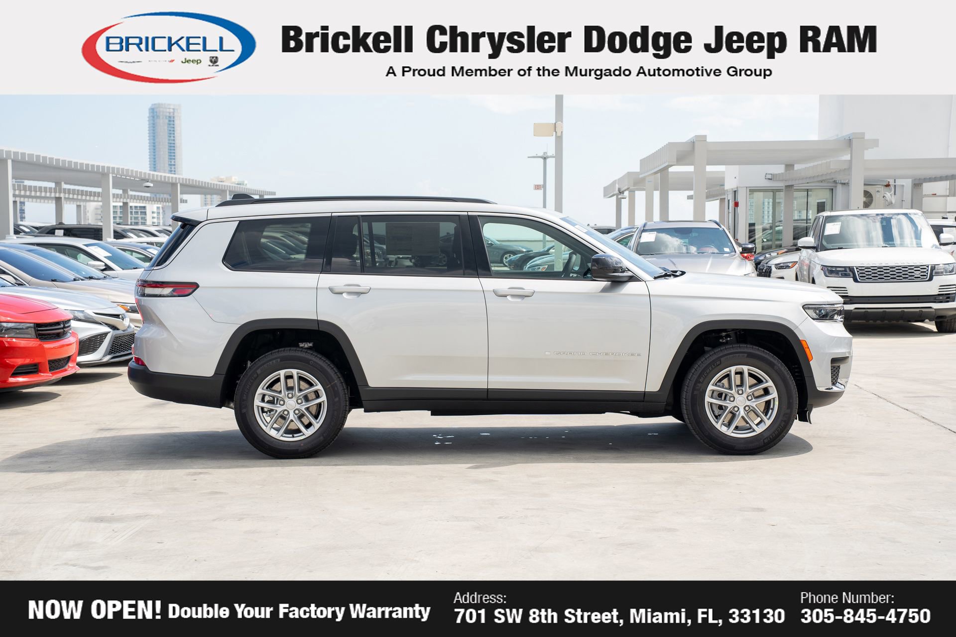 New 2025 Jeep Grand Cherokee L Laredo image 4