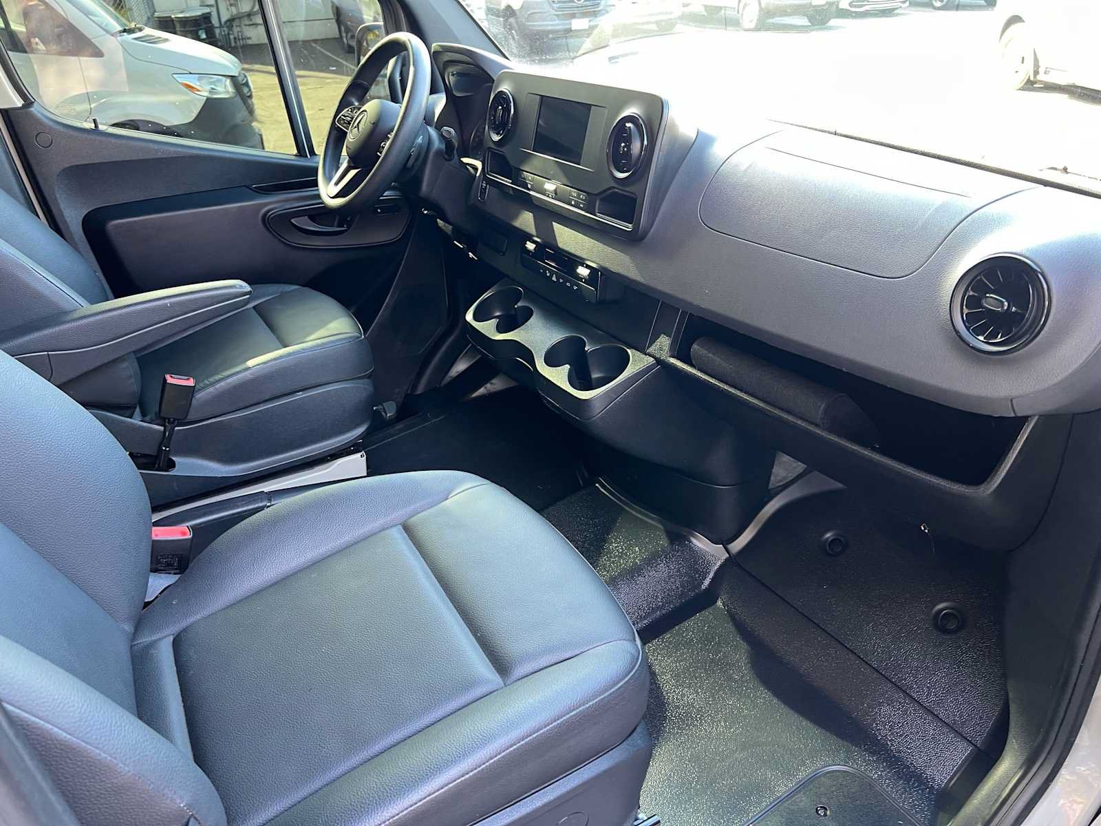 Used 2024 Mercedes-Benz Sprinter 2500 image 11