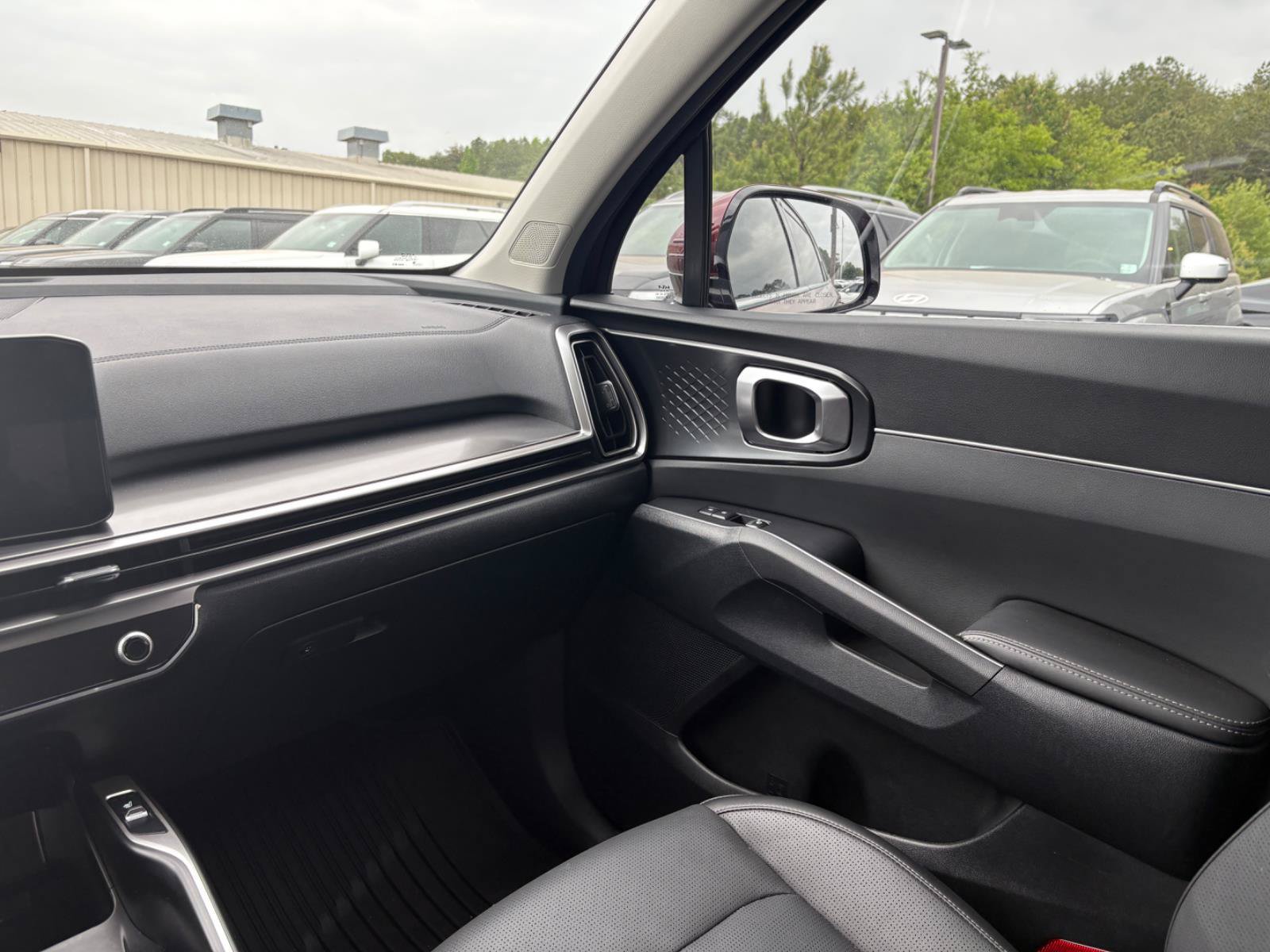 Used 2025 Kia Sorento EX w/ Panoramic Sunroof Package FWD image 27