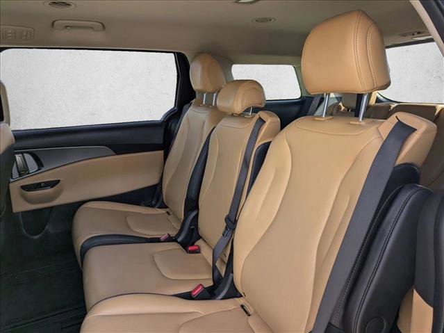 Used 2023 Kia Carnival LX image 14