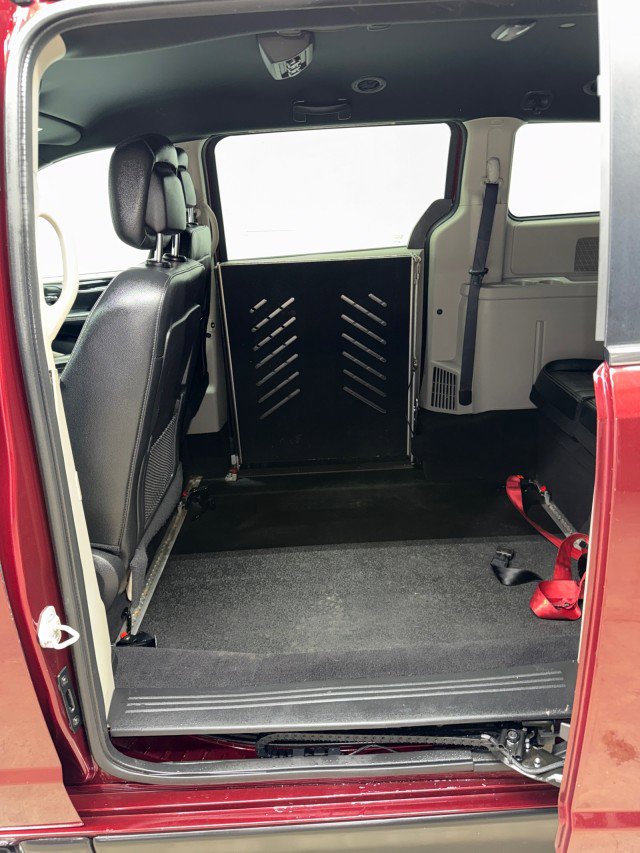 Used 2019 Dodge Grand Caravan SXT image 32