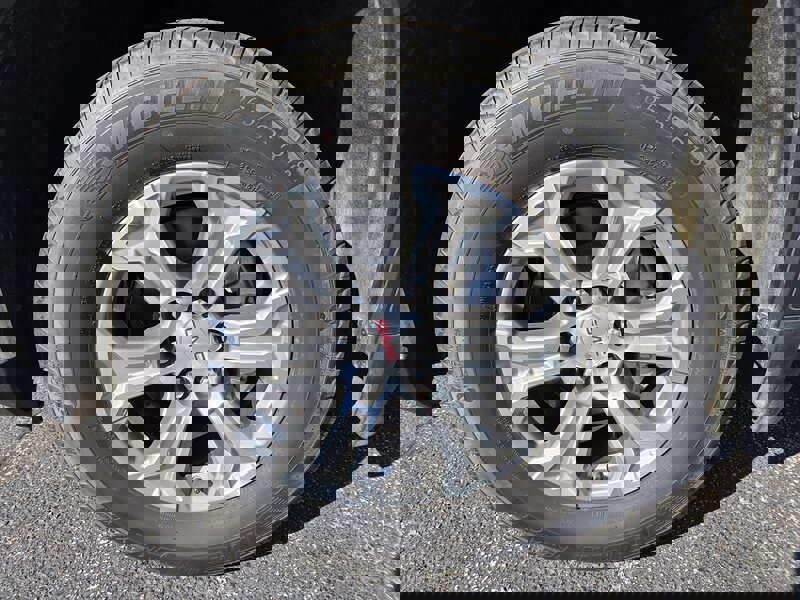 Used 2024 GMC Sierra 1500 SLT image 9