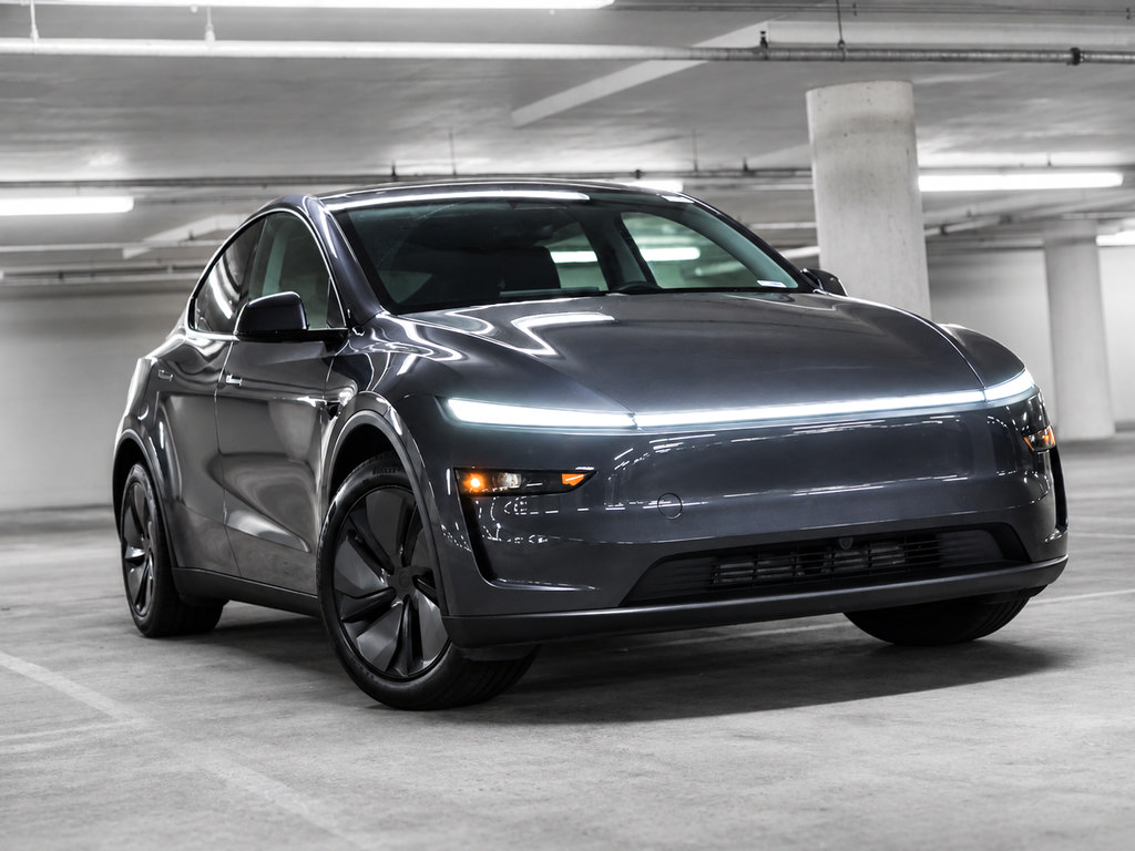 Used 2026 Tesla Model Y 2WD image 4