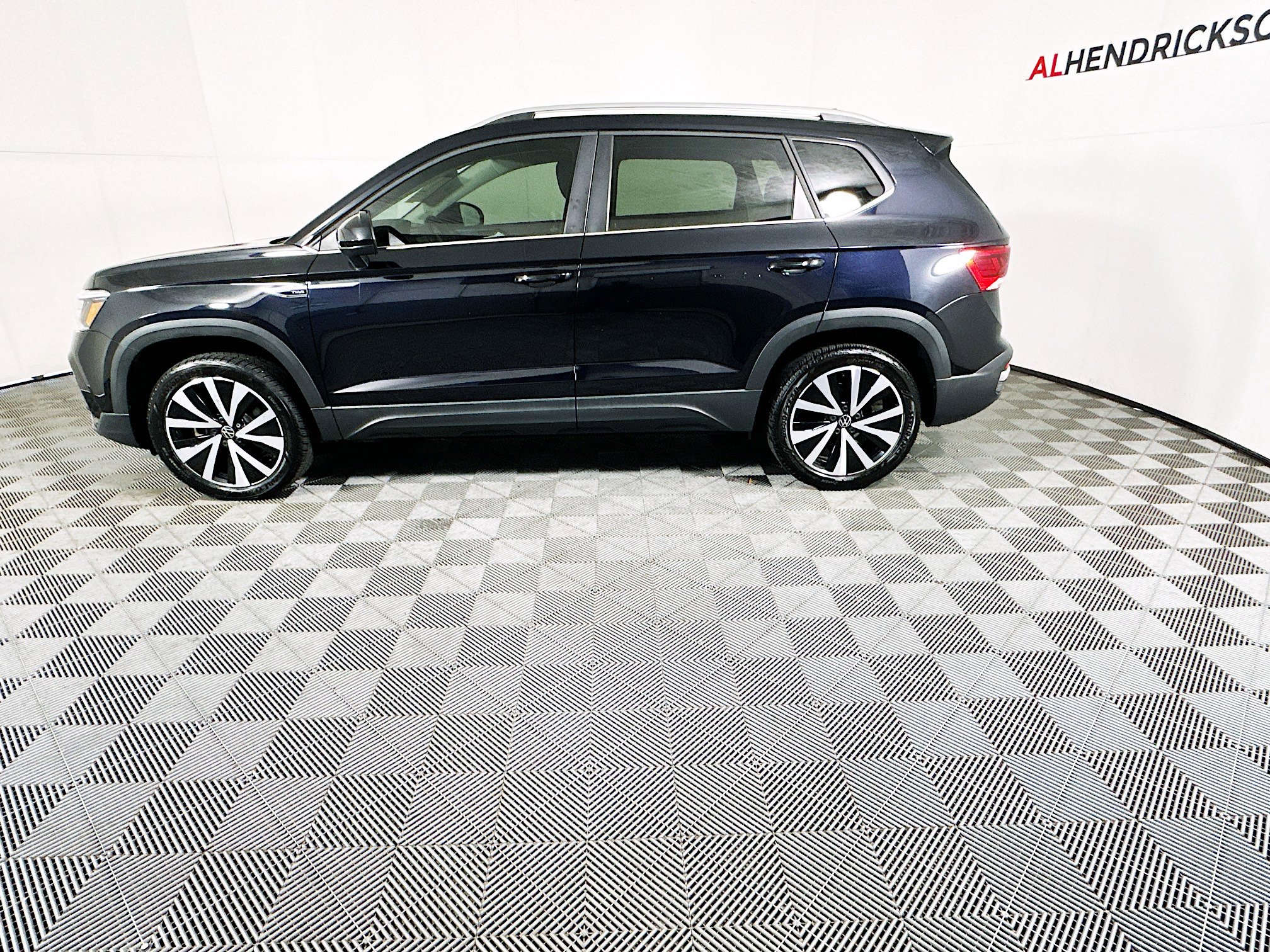 Used 2024 Volkswagen Taos SE image 6