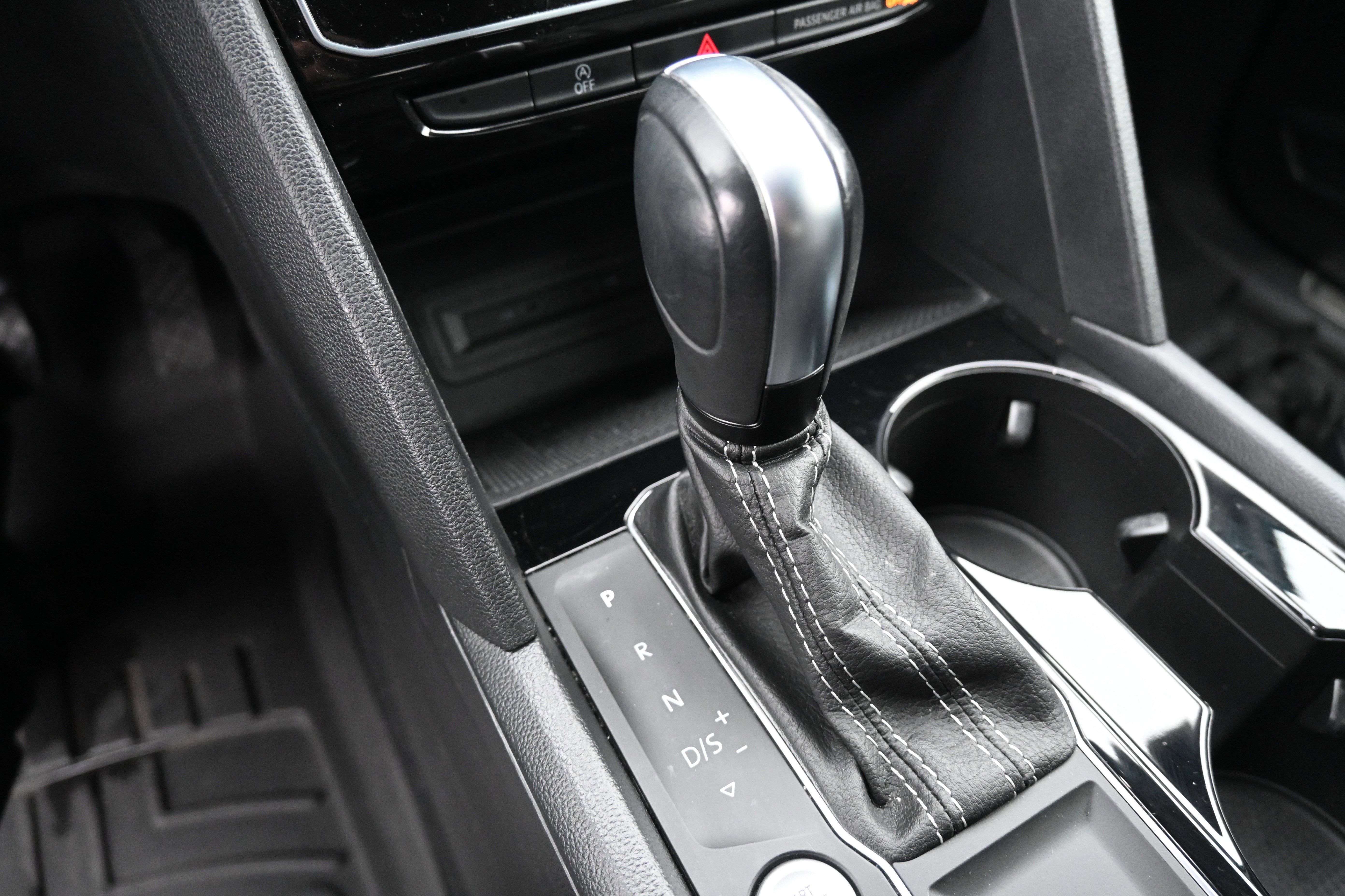 Used 2023 Volkswagen Atlas SE w/ Black Wheel Package image 26