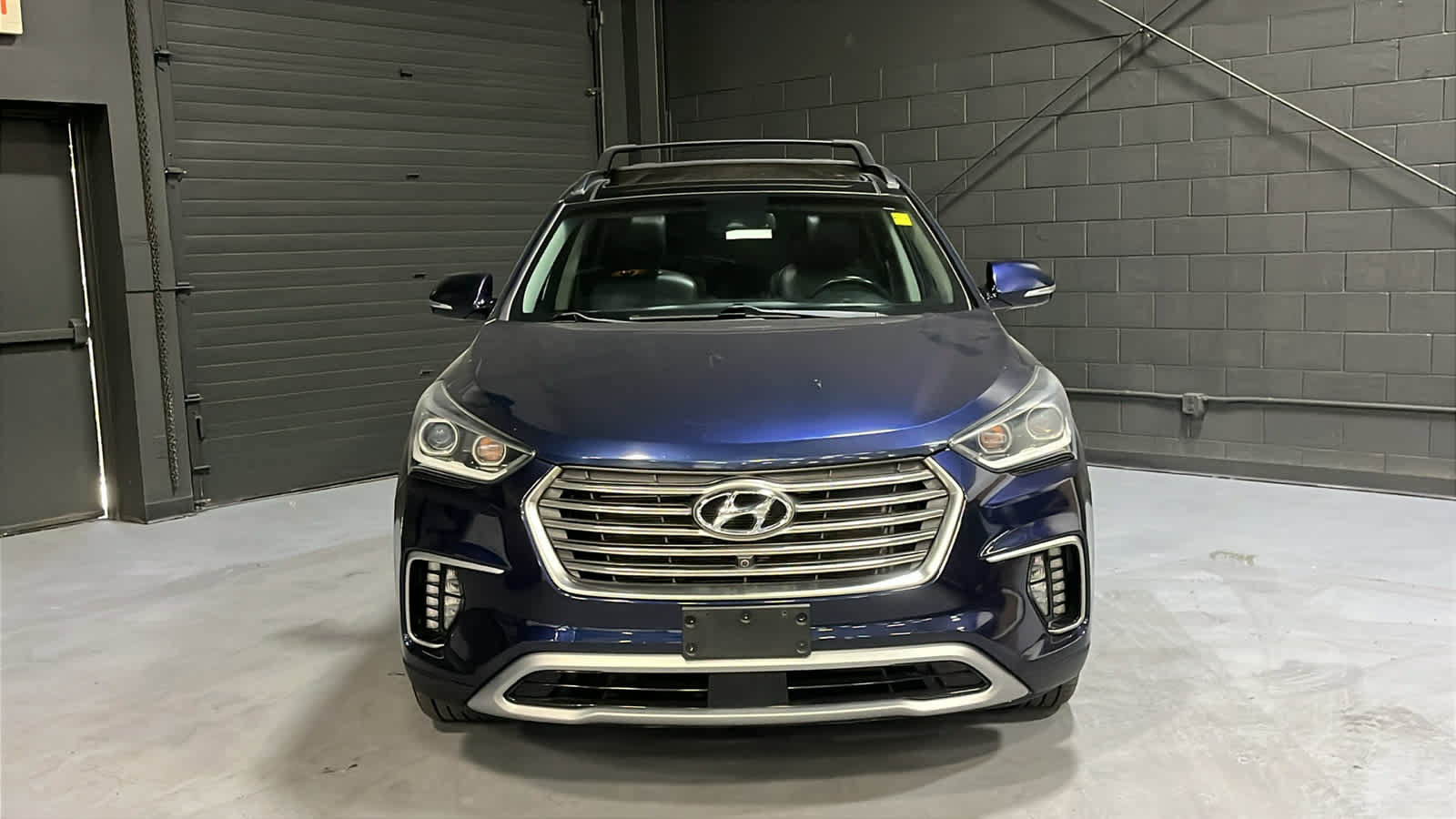 Used 2017 Hyundai Santa Fe Limited AWD/4WD image 2