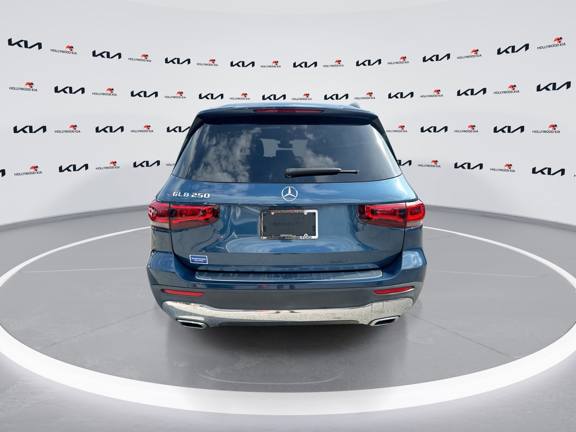 Used 2021 Mercedes-Benz GLB 250 w/ Premium Package image 7