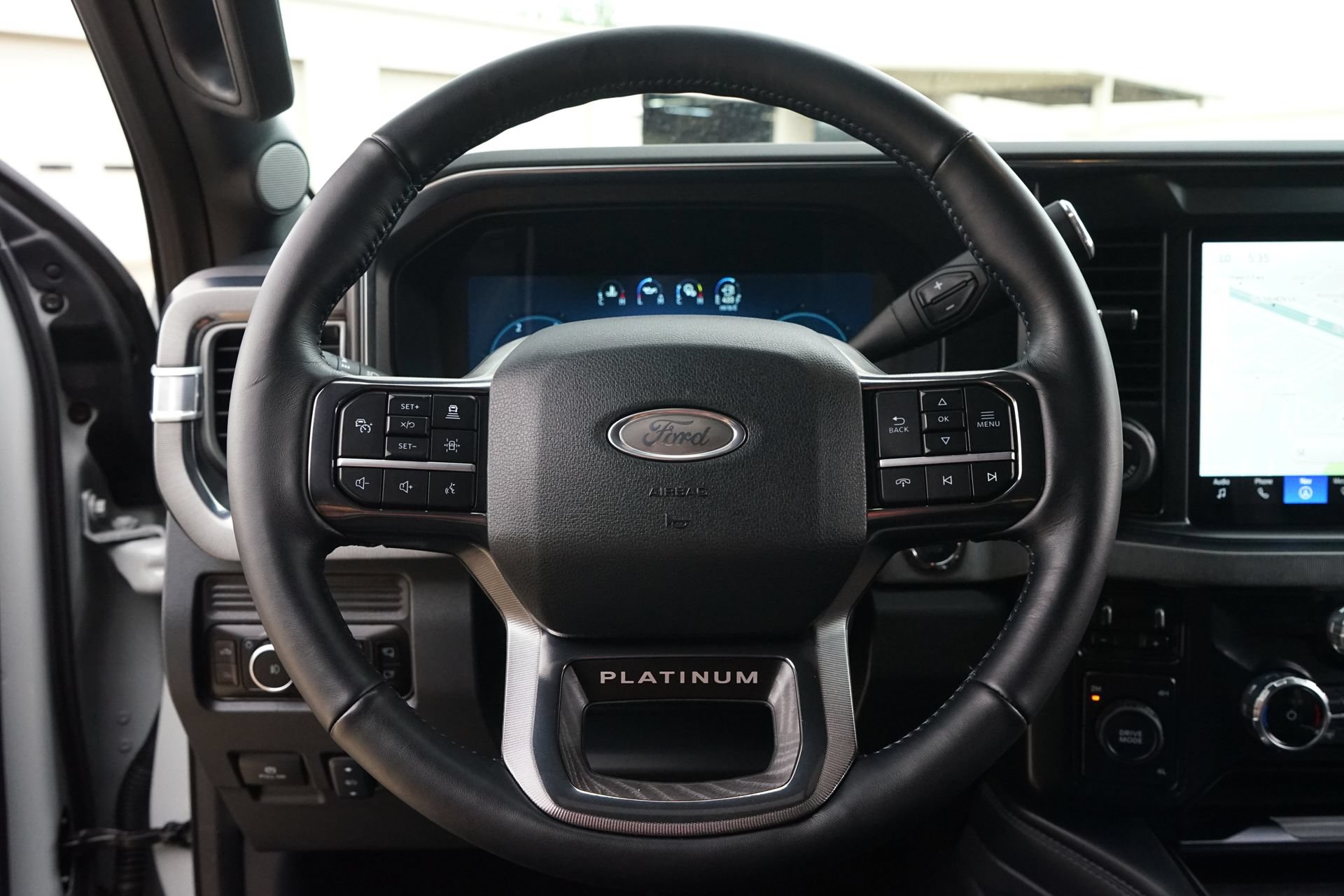 Used 2025 Ford F350 Platinum AWD/4WD image 6
