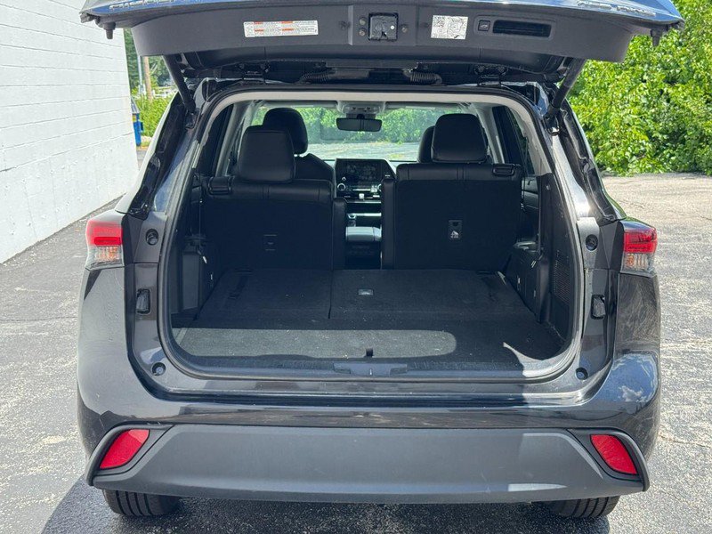 Certified 2024 Toyota Highlander XLE image 8