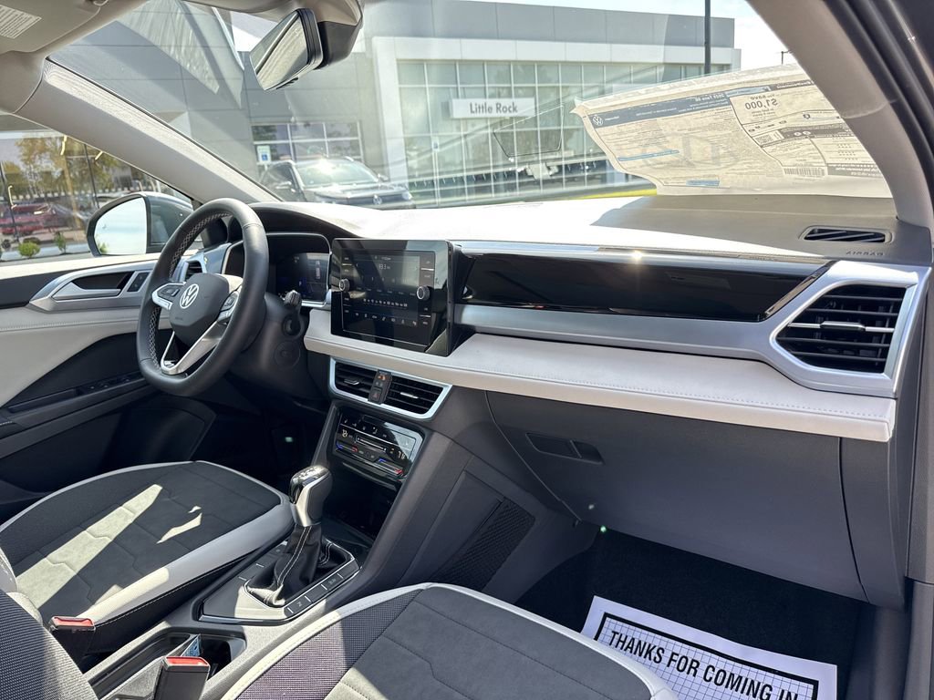 New 2025 Volkswagen Taos SE image 20